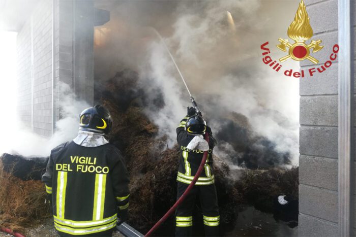 Villa Santa Lucia, incendio in una rimessa agricola: ecco cosa è successo