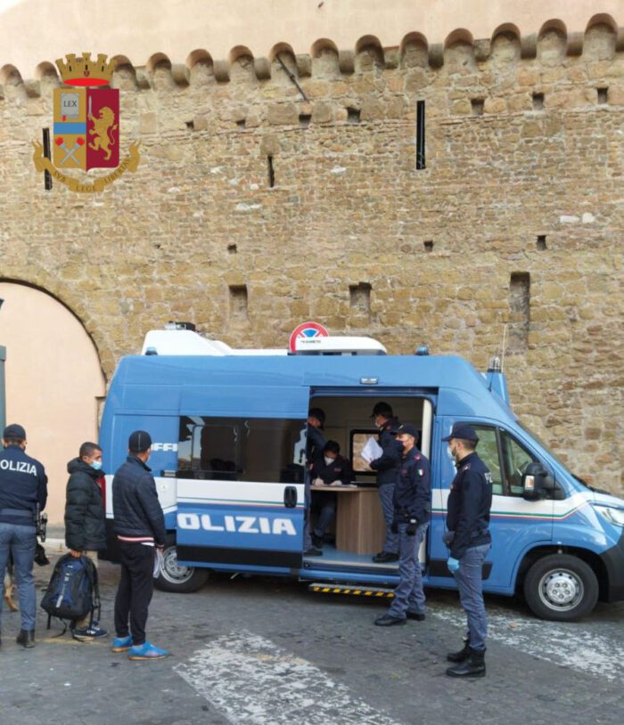 Roma, controlli straordinari in Piazza Pio XII e in via della Conciliazione: controllate 30 persone