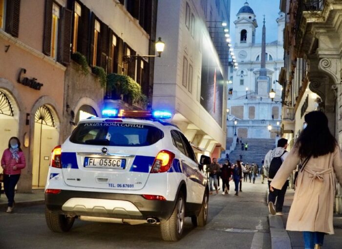 Tiburtina, organizza un Covid Festival ma all'orario di inizio festa arriva anche la Polizia Locale