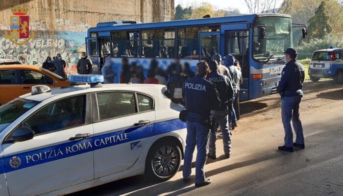 Operazione di bonifica  in zona Fidene coordinata dalla Polizia di Stato, 16 stranieri accompagnati presso l'ufficio Immigrazione della Questura