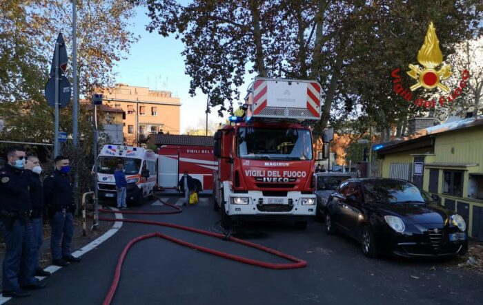 Tor Tre Teste incendio centro accoglienza immigrazione via staderini oggi 22 novembre 2020