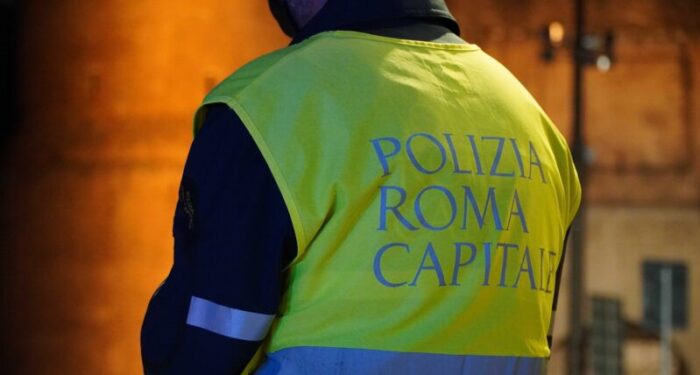 roma festa clandestina si nascondono terrazzo