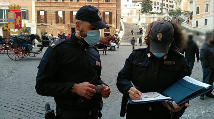 roma controlli vie del centro assembramenti