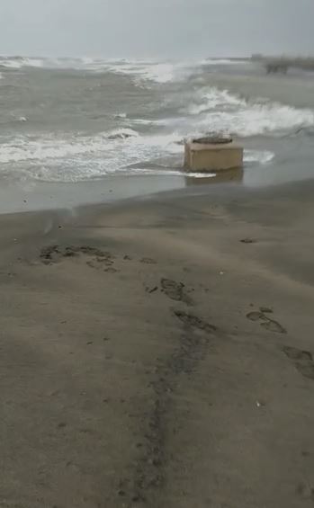 Mareggiata A Focene L Acqua Entra Nel Centro Abitato Video