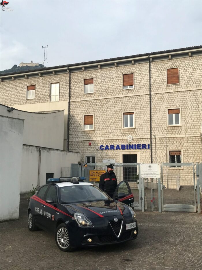 Cassino, emporio della droga in casa: uomo e donna giovanissimi nei guai per spaccio di cocaina. Usavano linguaggio criptico per comunicare con i loro clienti sui social, tra cui studenti, professionisti e impiegati del cassinate