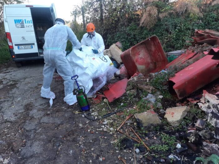 Grottaferrata. Abbandono rifiuti, bonificato e ripulito il sito di via Tanzi: in arrivo anche le fototrappole