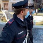 Salario, parcheggiatore abusivo dà direttive su come parcheggiare e poi pretende soldi