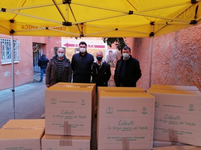 Coldiretti consegna 100 pacchi alimentari alle persone bisognose nelle province