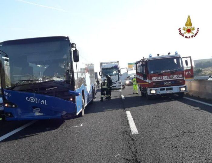 Incidente stradale Frascati tamponamento a catena Autostrada A1 Roma Sud oggi venerdì 18 dicembre 2020