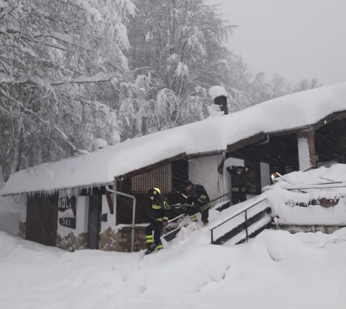 monte livata crollo struttura peso neve