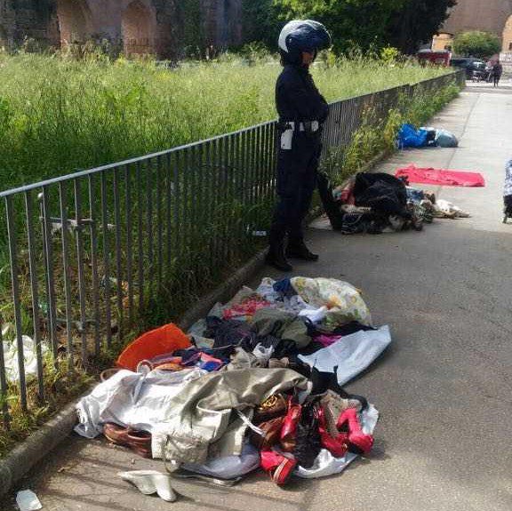 Porta Maggiore, operazione anti abusivismo: sequestrati 70 kg di merce