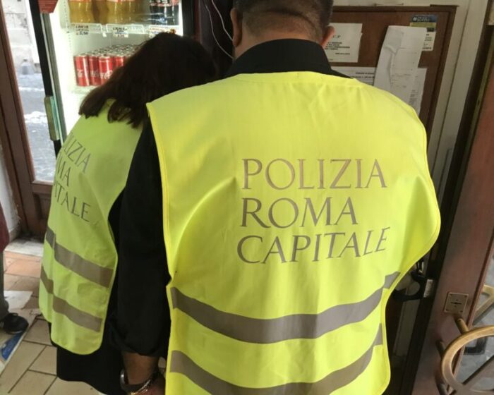 roma negozio abbigliamento cibo asporto