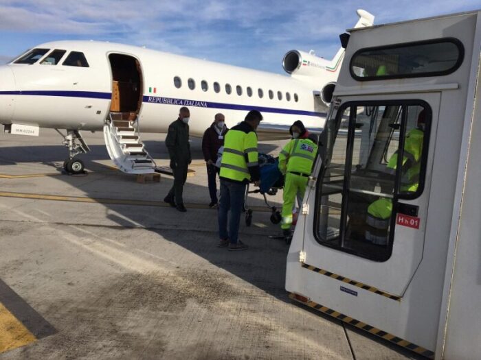 L'Aeronautica Militare di Ciampino mette a disposizione un Falcon 900 per trasportare una bambina in pericolo di vita da Perugia a Milano