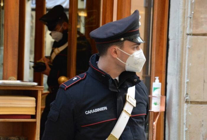 Via Veneto, multato un ristoratore: festeggiava il compleanno nel suo locale. Chiuso per un giorno un bar in zona Gregorio VII