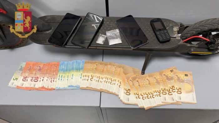 Aurelio, spacciava shaboo in monopattino: arrestato pusher 48enne