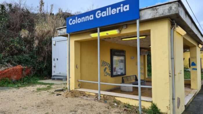 Colonna, degrado della pensilina nella stazione ferroviaria: la segnalazione del Sindaco a RFI