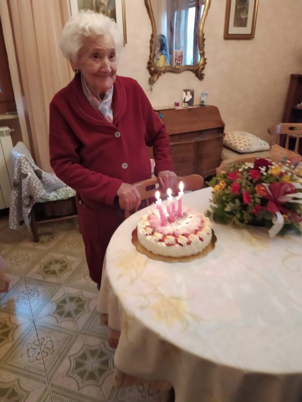 Monte Compatri. Tanti auguri a nonna Annina: ieri ha compiuto 101 anni