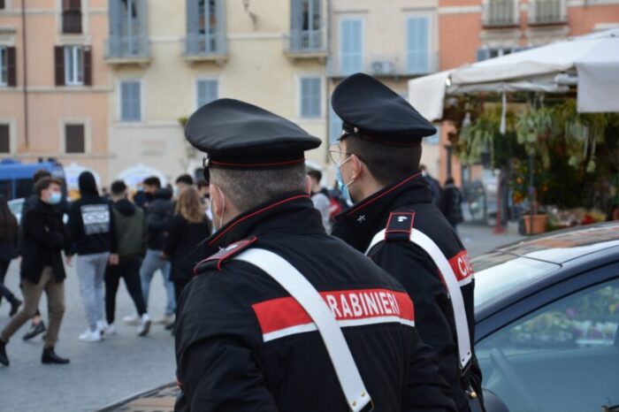 Roma, la truffa della richiesta informazioni: un complice distrare la vittima e l'altro lo deruba. Ladri in azione a piazza di Spagna