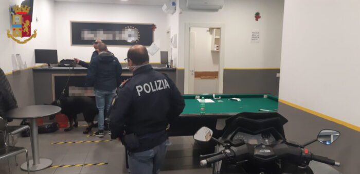 torre maura scommesse e cocaina arrestati padre e figlio spacciatori