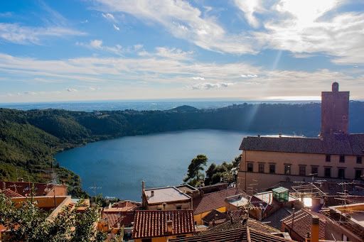 Parte l'Isola Pedonale al lago di Nemi