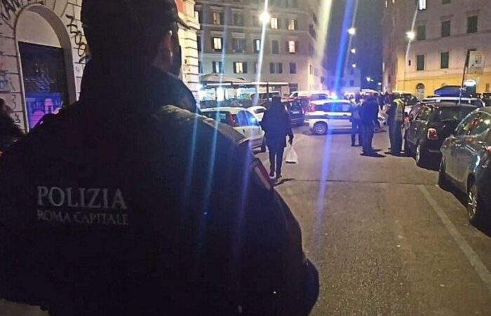 Assembramenti sul Lungomare di Ostia (più di 60 multe), feste e bische clandestine: senza sosta i controlli anti-Covid a Roma