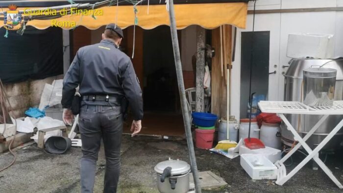 prenestino distilleria abusiva in ristorante: denunciata una donna