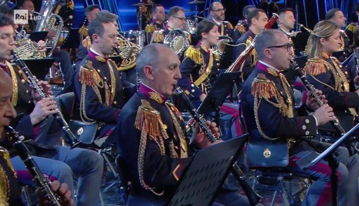 Sanremo, il maestro Antonio Amanti porta un pezzo di Colonna al Festival: si è esibito con la banda della Polizia