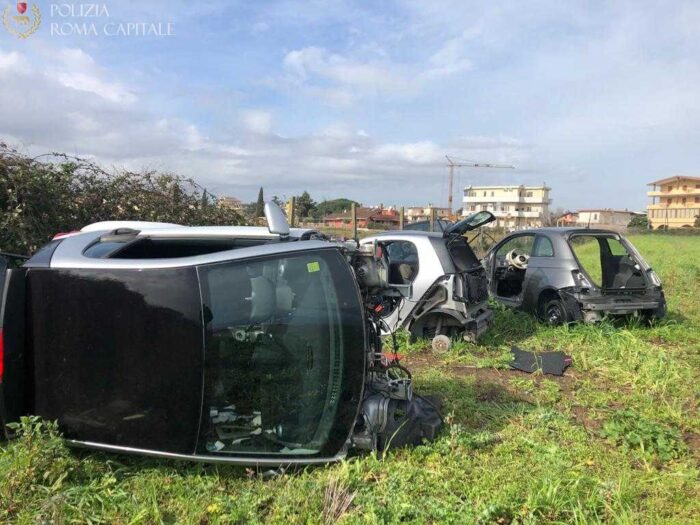 roma veicoli abbandonati carcasse