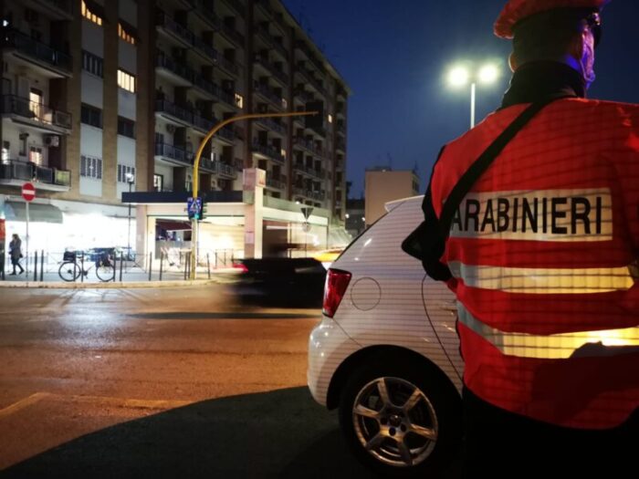 Controlli tra Prenestino Labicano, Torpignattara e Pigneto: uomo a spasso con un coltello da cucina