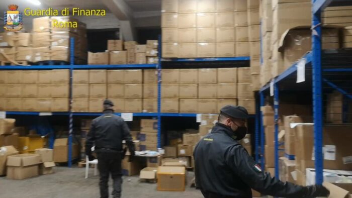 Prenestino e Collatino. Sequestrati oltre 3 milioni di prodotti non sicuri e scoperti 8 lavoratori "in nero"