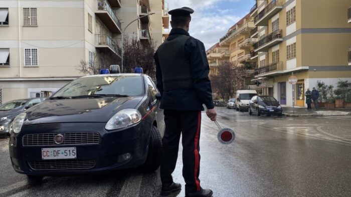 Appio Latino. Entra in una clinica e ruba dallo spogliatoio del personale: arrestato 19enne