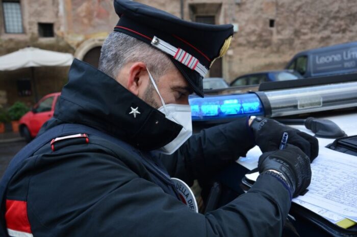 Esquilino, festa privata interrotta dai carabinieri. Nei guai anche un chiosco bar