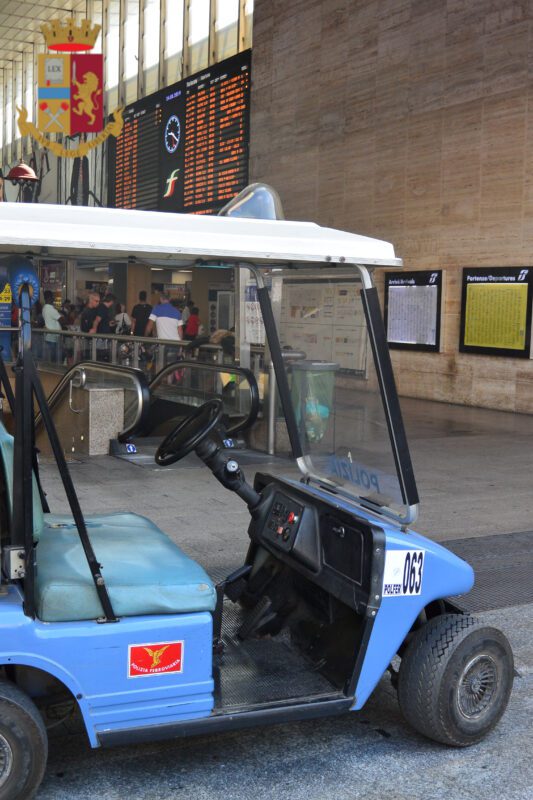 Termini, ladri in cerca di oggetti preziosi dei pendolari in azione: erano due minorenni