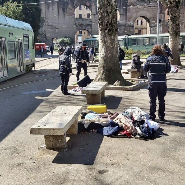 Esquilino, chiuso un minimarket per inadempienze sanitarie. Prosegue la lotta al degrado a Porta Maggiore