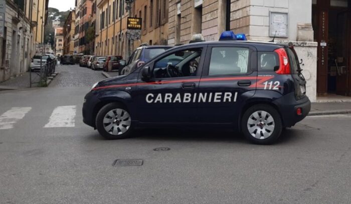 roma arrestati dai carabinieri due pusher