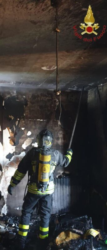 Tor Bella Monaca. Incendio in appartamento: salvata un'anziana signora dai Vigili del Fuoco