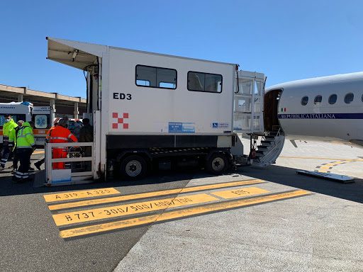 Bambino di 4 mesi in pericolo di vita trasportato a Roma con volo sanitario urgente dall'Aeronautica militare