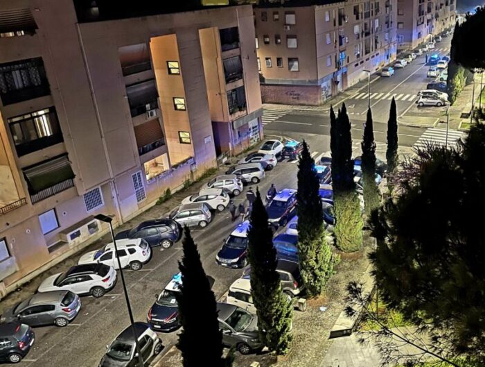 San Basilio. Blitz antidroga in una delle più importanti piazze di spaccio d'Europa: 16 arresti