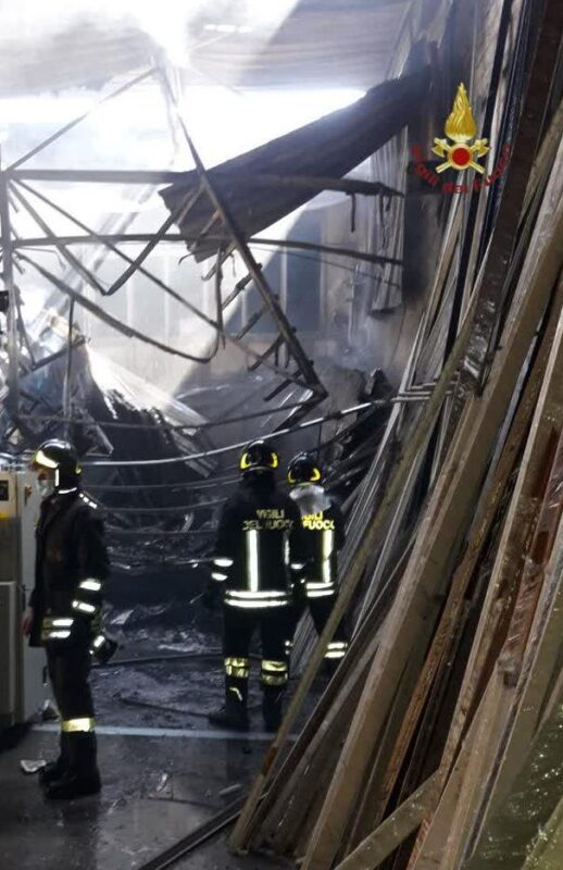 Fiano Romano, incendio in attività industriale dove si lavora l'alluminio