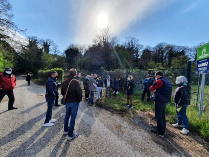 Nemi, oltre 200 persone dicono no a un sito di gestione rifiuti in via della Radiosa (tra Rocca Priora e Velletri)