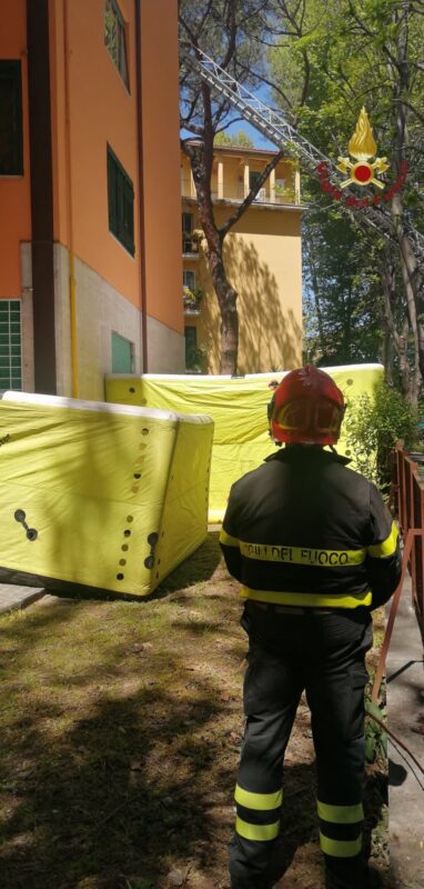 Garbatella. Barricata in casa: il tempestivo intervento dei Vigili del Fuoco