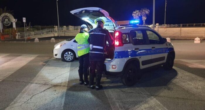Roma e litorale, controlli e oltre 80 illeciti nel week-end: chiuse alcune piazze della movida