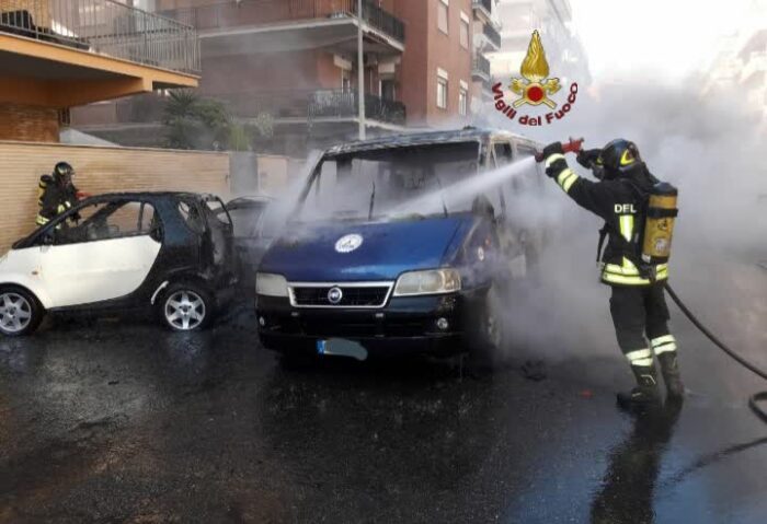 ostia fuoco furgone protezione civile