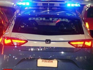 sparano e accoltellano un uomo a Roma per rapinarlo, arrestati