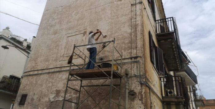 lanuvio sciame api muro abitazione centro storico