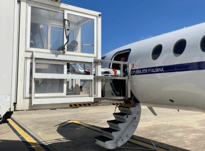 Volo Ciampino-Cagliari-Milano per salvare una donna in pericolo di vita: il Falcon 50 dell'Aeronautica Militare sempre in prima linea