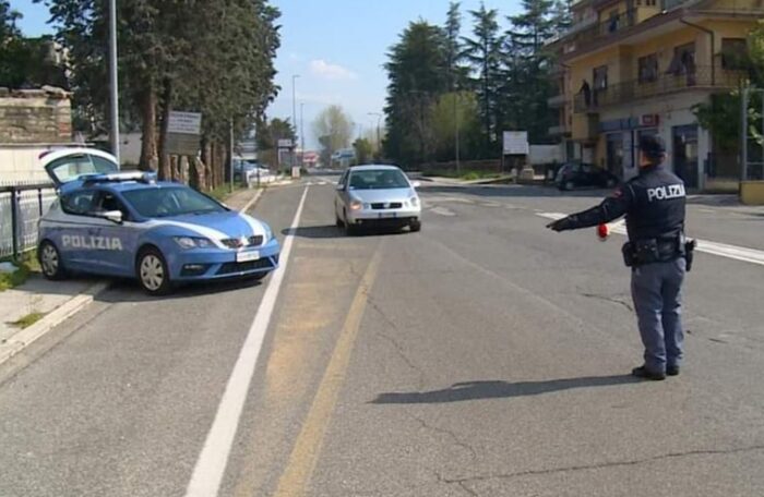 Frosinone, in giro con l'auto di un'altra persona privo di patente e senza assicurazione