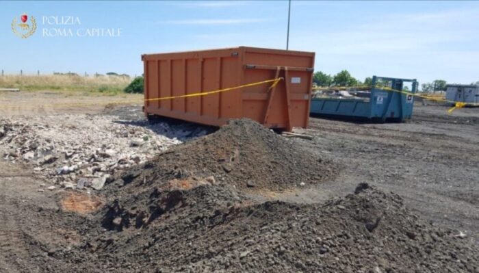 Ardeatino, discarica di rifiuti edili interrati scoperta su un terreno vasto 7mila metri quadrati