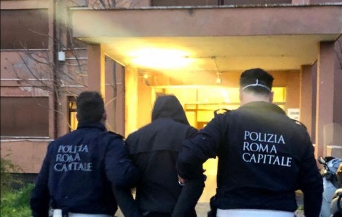 Cornelia-Boccea, aggredisce autista Cotral e gli agenti della Polizia Locale intervenuti