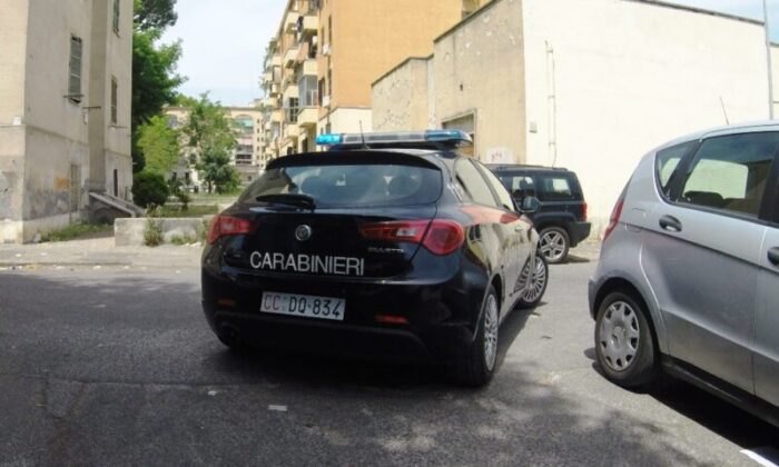 quarticciolo aggredisce rapina ospite centro accoglienza